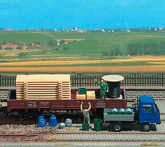 Assorted Freight Loads; Pallets, Crates, Barrels (189-1132) 1