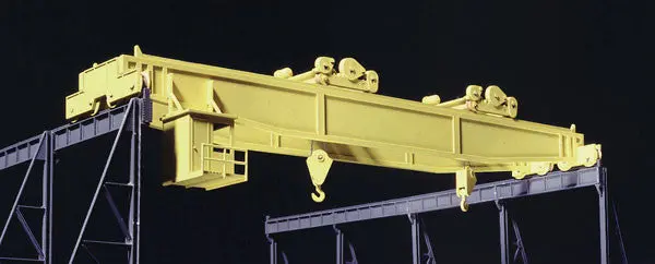 Walthers Heavy-Duty Overhead Crane (933-3150) 1
