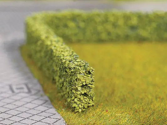 Walthers Short Hedges -- Light Green 19-5/8 X 3/8 X 1/4" 50 X .8 X .6Cm   (949-1300) 1