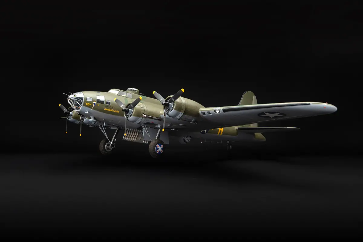 B-17F Flying Fortress - 'Memphis Belle' 1