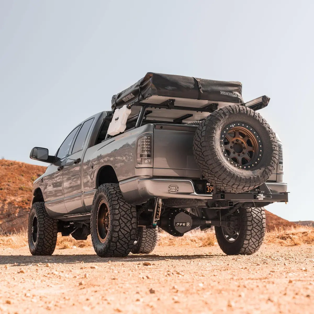 Rigd Ultraswing Hitch Carrier Mega-Fit 1