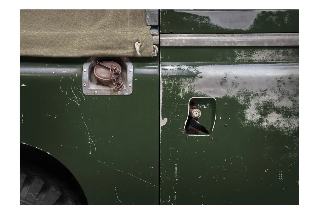 Land Rover Series 2A - 60Cm Half Tone Flat Bed Print - Side View 1
