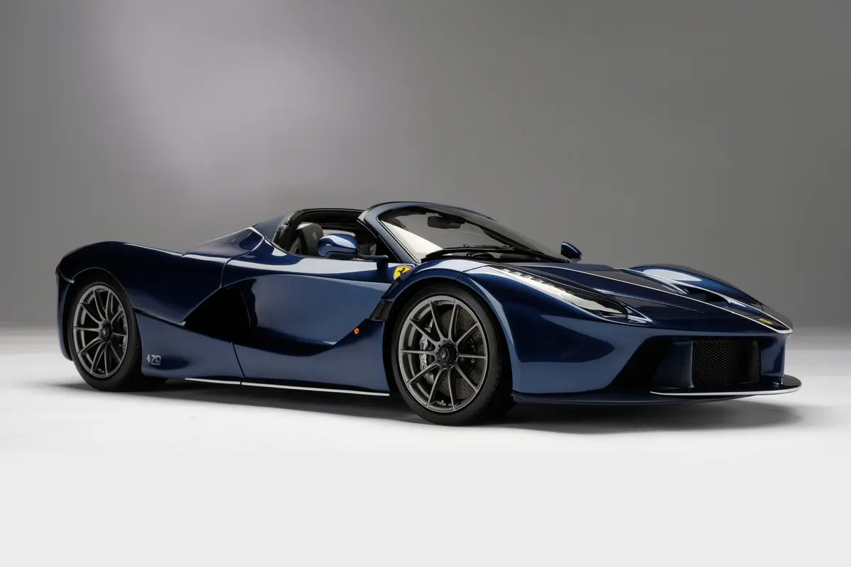 Ferrari Laferrari & Laferrari Aperta - Tailor Made 1