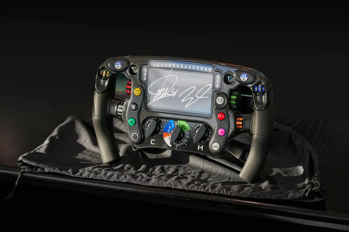 Mclaren Mcl36 Steering Wheel -  Signature Edition (2022) 1