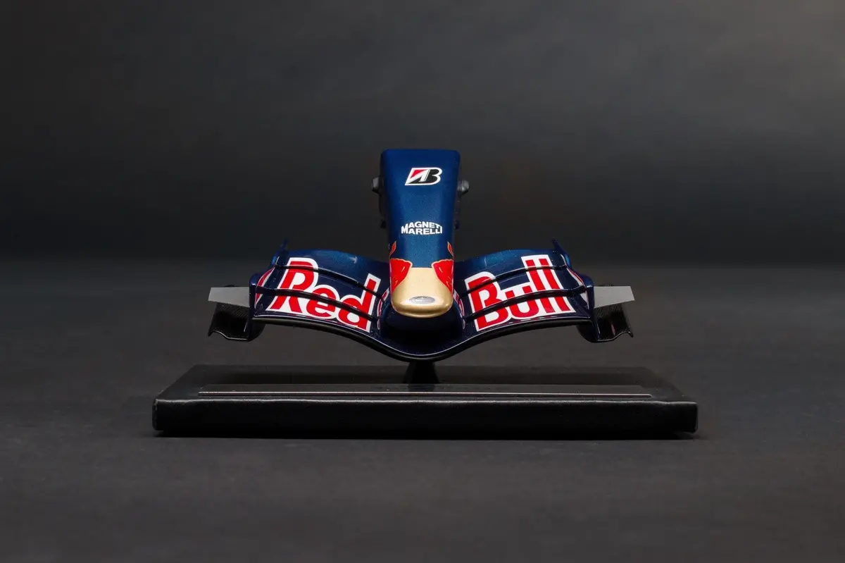 Red Bull Toro Rosso Str2 (2007) Nosecone 1
