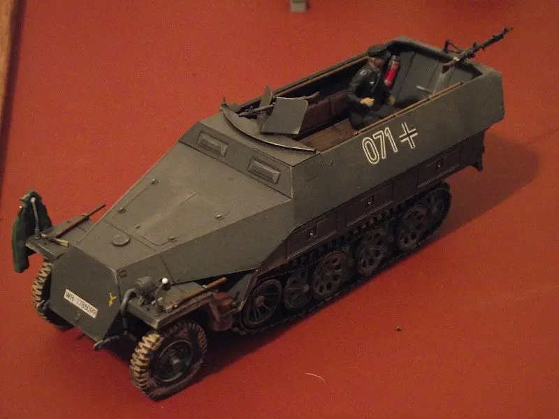 Afv Club 1/35 Mittlere Funkpanzerwagen Sd.Kfz. 251/3 Ausf. D  (Afv35s47) 1