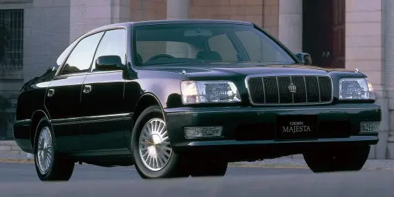 Aoshima 1/24 1998 Toyota Uzs151 Crown Majesta C-Type 4-Door Car   (Aos62197) 1