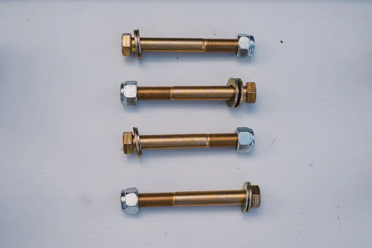 Traction Bar Hardware 1