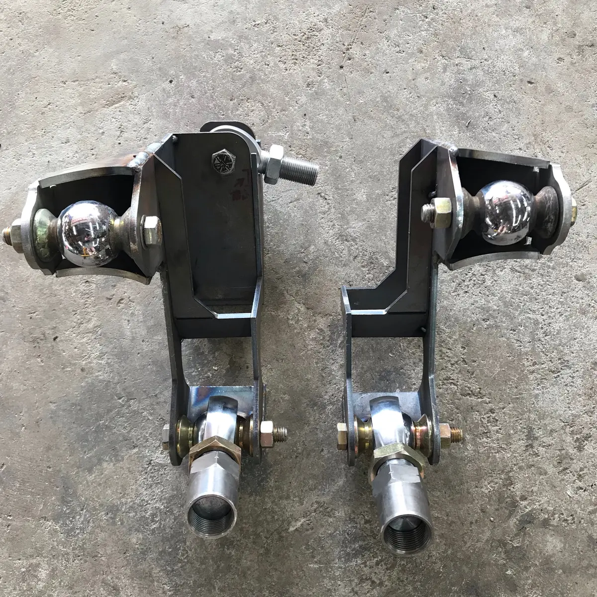 1St Gen Dodge Front Axle Link Mounts 1