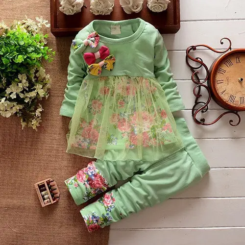 Adorable Floral Outfit for Baby Girls Featuring Delicate Bow Accents - Image 3