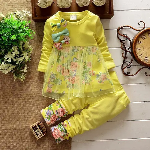 Adorable Floral Outfit for Baby Girls Featuring Delicate Bow Accents - Image 4
